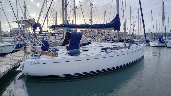 Image of a sailboat at the dock
